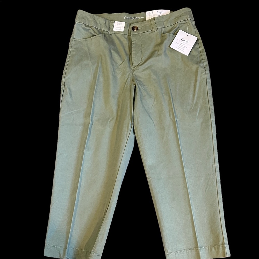 Size 12 NWT Croft & Barrow Mid Rise Capris